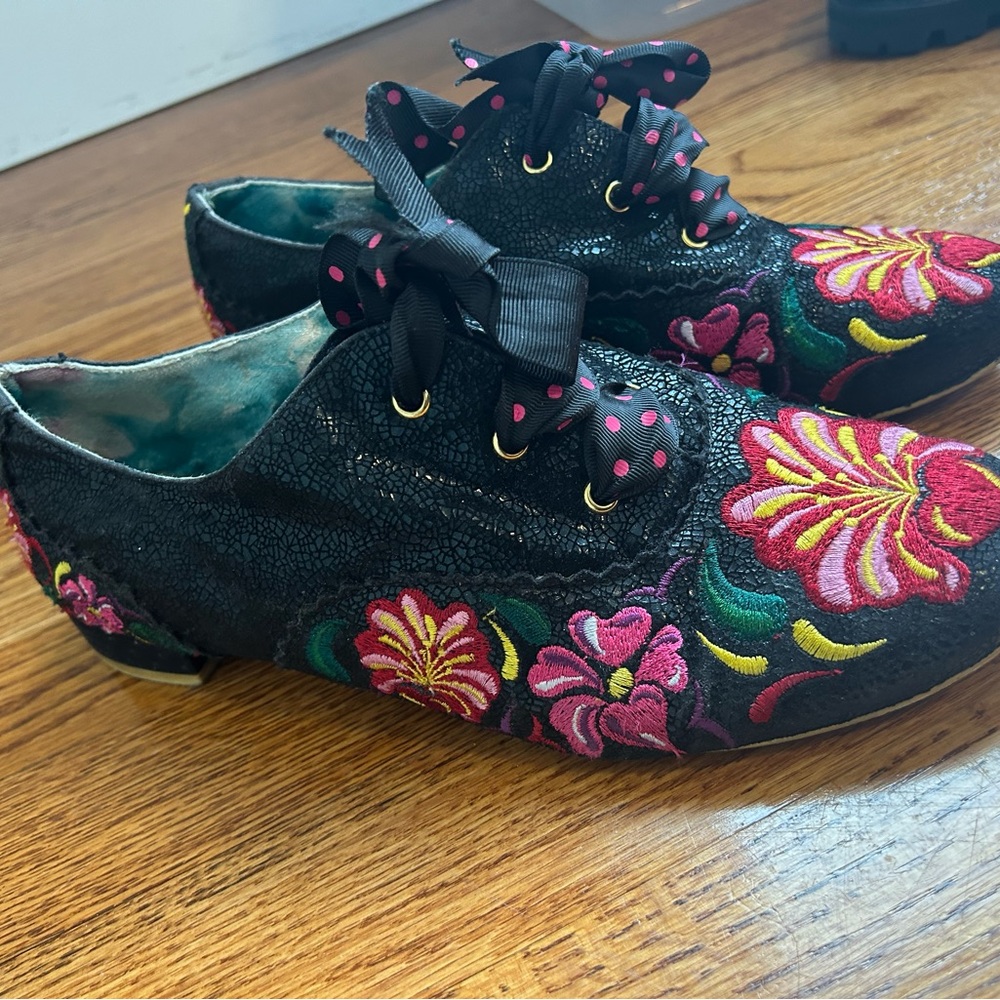 VINTAGE - Irregular Choice- Black Shoes with Floral Embroidery